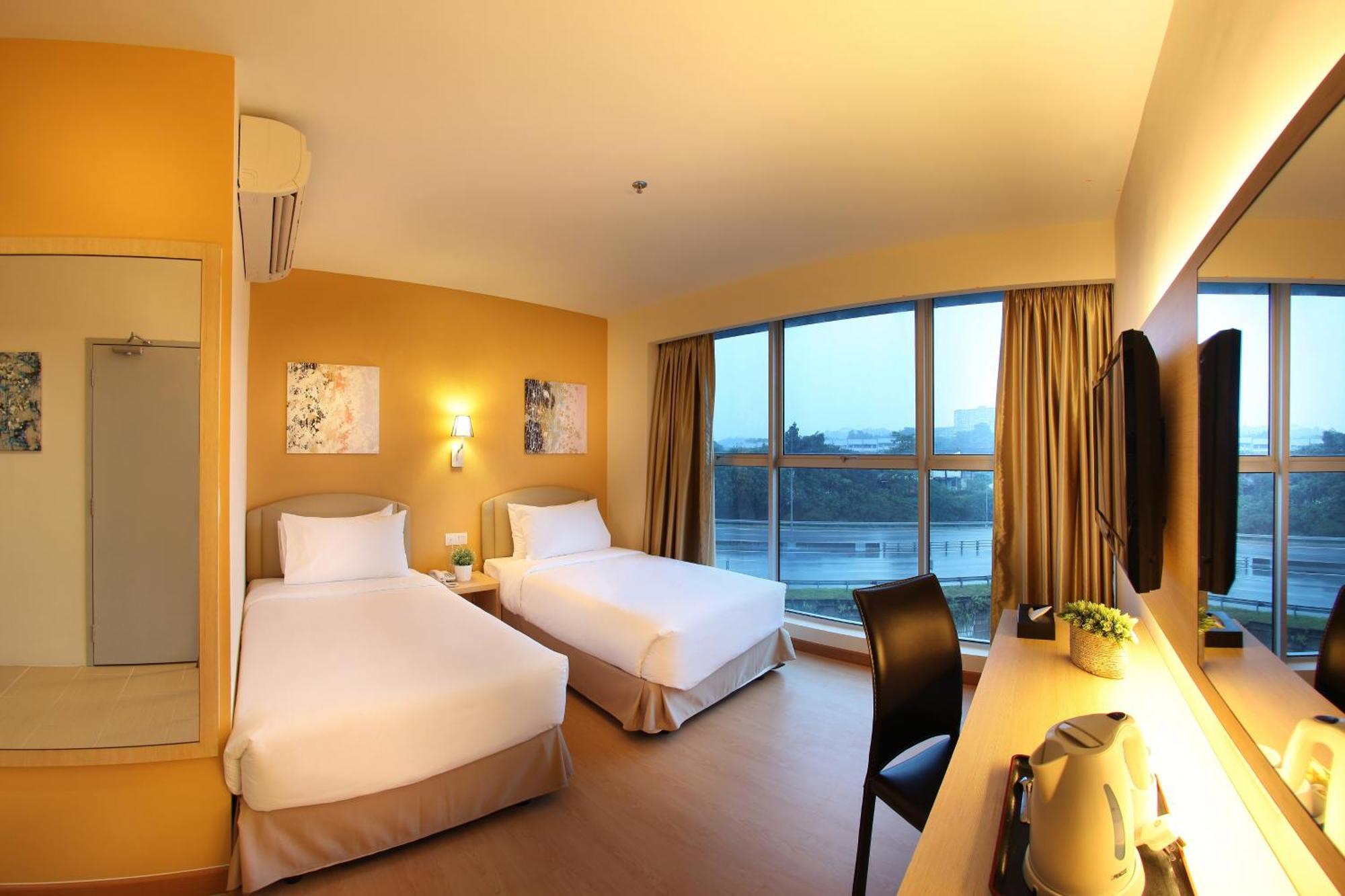 Deluxe Double or Twin Room